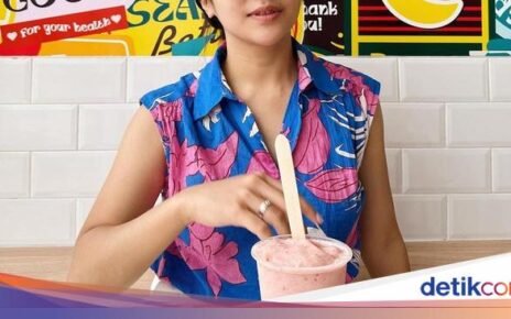 Gaya Keren Winona Willy, Ibu 2 Anak yang Hobi Kulineran di Kafe