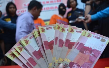 BI Temukan Uang Palsu Saat Sosialiasi Rupiah Asli di Pasar Gowa