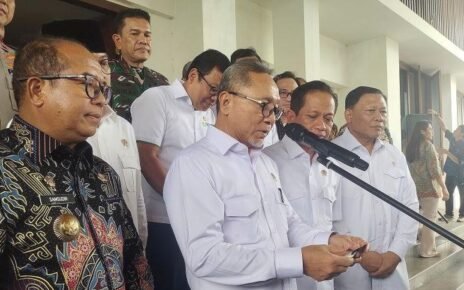 Menko Zulhas Sebut Tahun Depan Tidak Ada Impor Beras, Garam, dan Gula