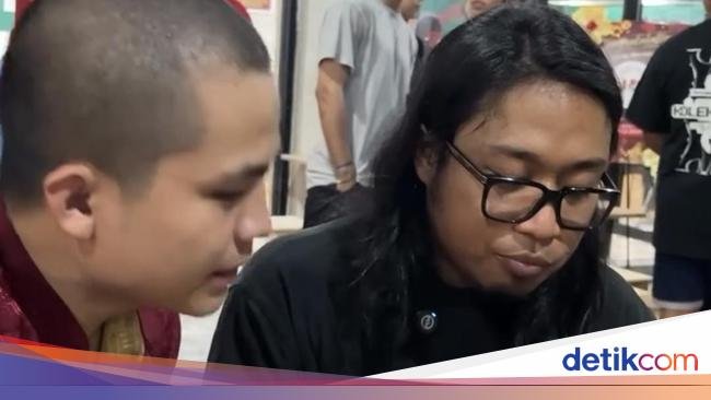 Cellos Tantang YouTuber Makan Bakmi Pedas di Kedai Miliknya