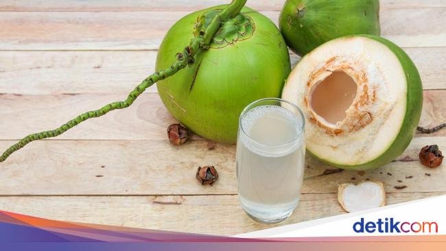 4 Waktu Terbaik Minum Air Kelapa agar Anti Gemuk dan Tubuh Sehat