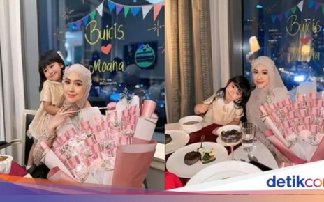 Kompak! Ria Ricis Ajak Moana Makan Steak hingga Mie