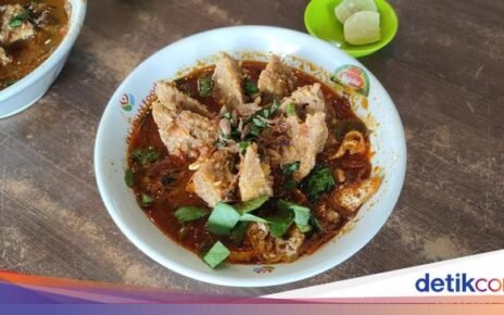 Mantul! Di Kulon Progo Ada Bakso Urat Lava yang Pedasnya Nendang