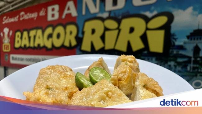 Ngemil Dua Batagor Bandung Legendaris di Jalan Burangrang