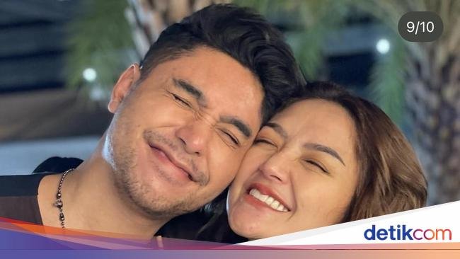 Potret Bahagia Siti Badriah dan Suami Saat Makan Bakso dan Tanghulu