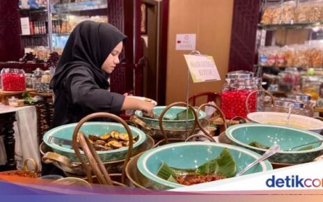 Lokasinya di Tempat Tak Lazim, tetapi Selalu Ramai Pelanggan