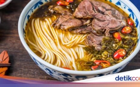 Resep Mie Kuah Daging Sawi Asin yang Berkaldu Sedap Untuk Makan Malam