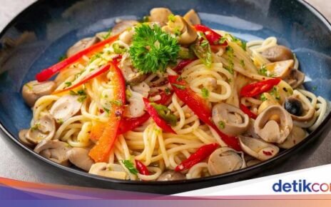 Resep Spaghetti Tumis 2 Jamur yang Pedas Gurih untuk Makan Malam