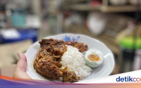 Uniknya Warung Makan di Dalam Toko Bangunan yang Punya 24 Jenis Lauk