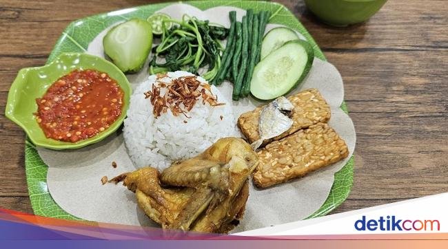 10 Nasi Tempong di Jakarta yang Sambalnya Pedas Nyengat