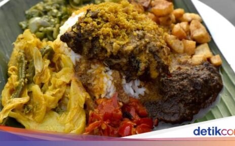 10 Tempat Makan Nasi Kapau yang Pilihan Lauknya Bikin Kalap!