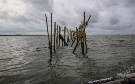 Warga Disebut Segera Bongkar Pagar Misterius di Laut Tangerang