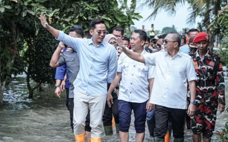 Menko Zulhas Tinjau Banjir di Lampung saat Libur Imlek