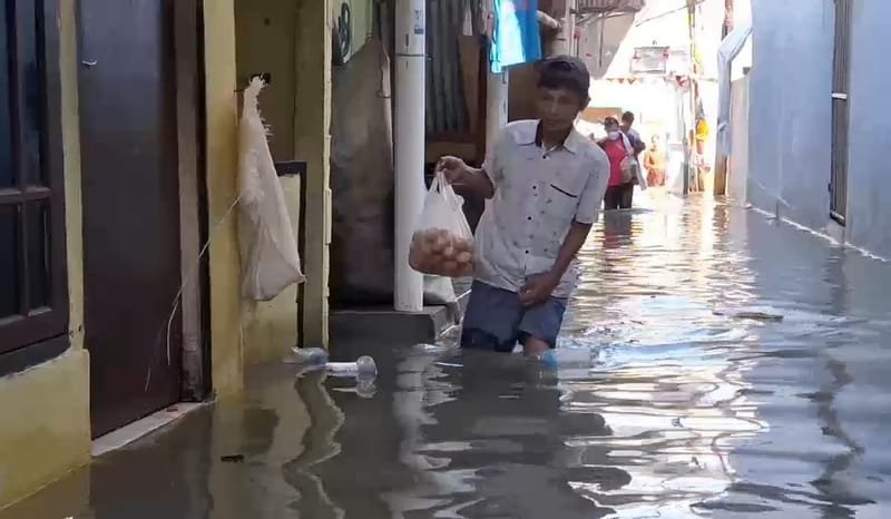 Banjir Rob Landa Muara Angke, Rumah Terendam hampir 1 Meter