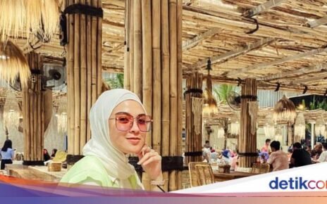 Delia Septianti Hobi Makan di Kafe Sambil Pamer OOTD