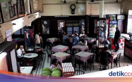 Kocak! Kafe Ini Larang Pengunjung Berjudi hingga Sisir Rambut