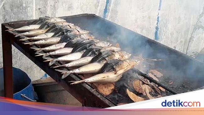 Ikan Layang hingga Tenggiri Asap Jadi Incaran di Pantai Alam Indah Tegal