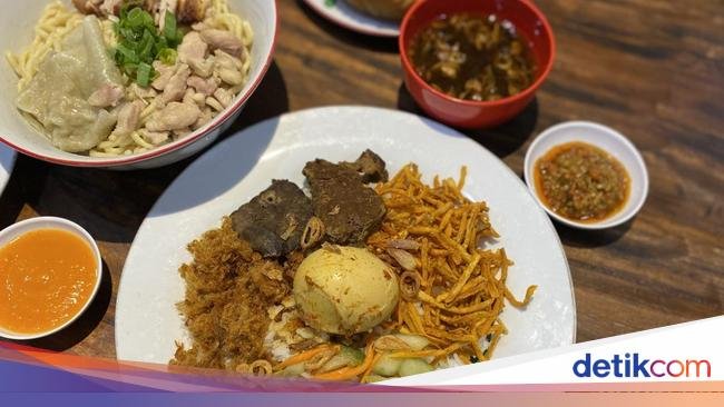 Obati Rindu Makassar, Ada Nasi Campur dan Pangsit Mie Enak di Sini