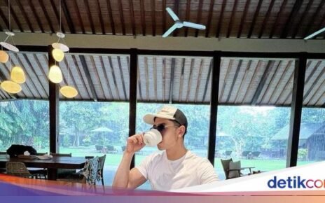 Momen Verrell Bramasta Makan Bareng STY hingga Cicip Steak Salt Bae