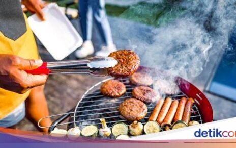 5 Cara Mudah Detoks Tubuh Usai Makan Banyak di Pesta BBQ