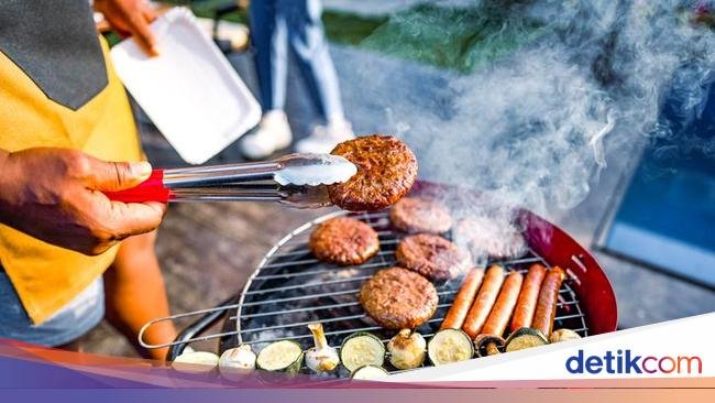 5 Cara Mudah Detoks Tubuh Usai Makan Banyak di Pesta BBQ