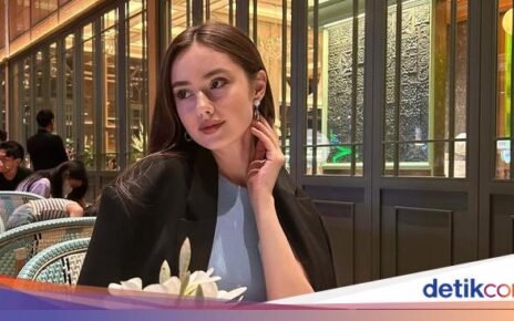 Vika Kolesnaya, Gebetan Billy Saputra Kulineran di Bali hingga Paris