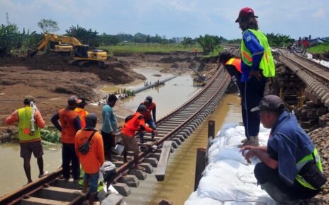 30 Perjalanan KA Semarang-Surabaya Masih Dialihkan Imbas Banjir