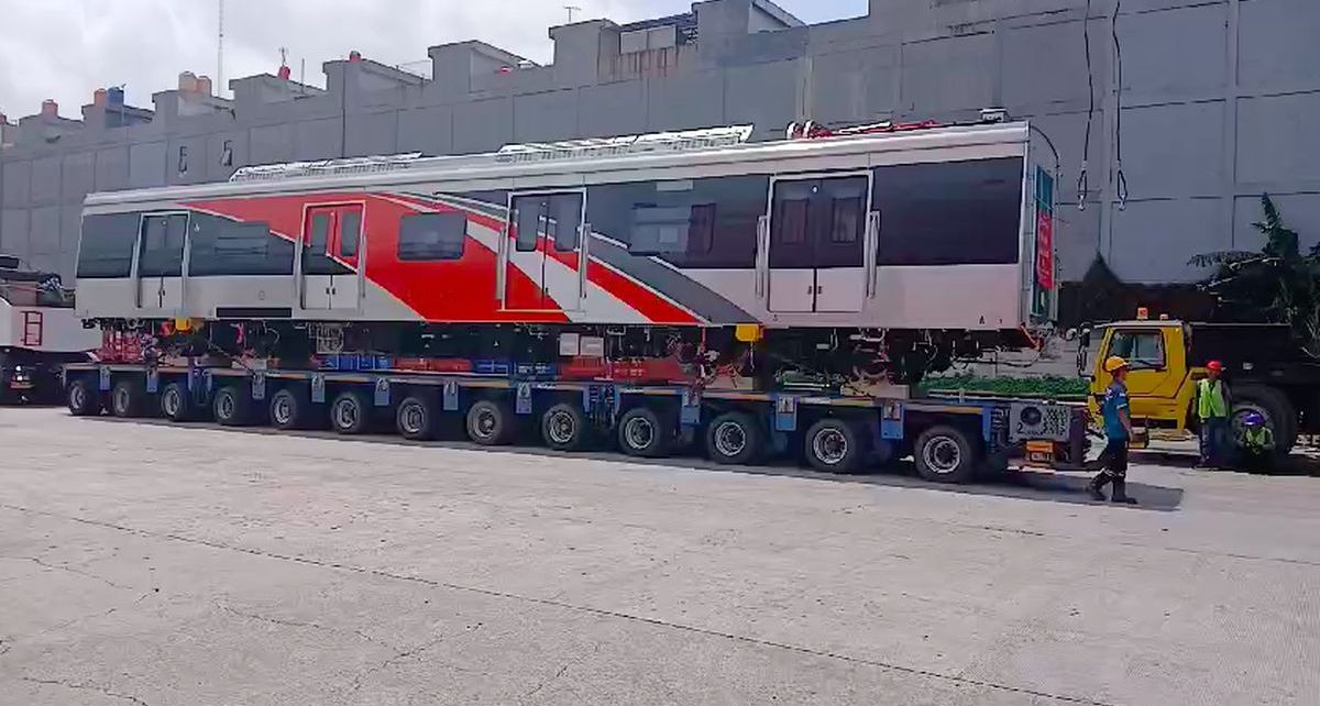 Satu Trainset KRL Impor dari China Tiba di RI