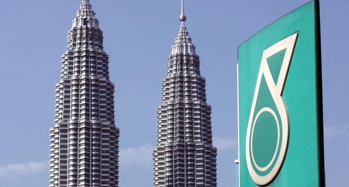 Petronas Bakal PHK Karyawan Demi 'Bertahan Hidup'