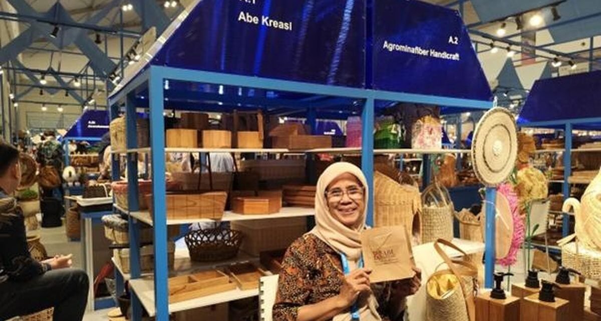 Peserta BRI UMKM EXPO(RT) Olah Limbah Jati Jadi Produk Multifungsi