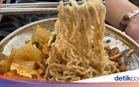 Bakmi Darmono: Mulur Lezat! Bakmi Karet Pedas Topping Tetelan Spesial