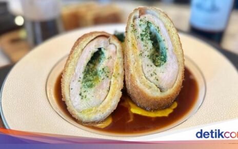 Chicken Kiev dan Lamb Shepherd's Pie Autentik Inggris Disajikan di TOM'S