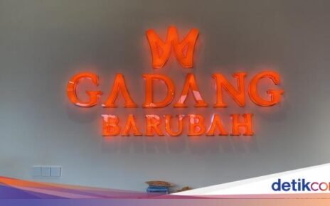 Lamak Bano! Tunjang Hot Plate dan Rendang di Resto Padang Deddy Corbuzier