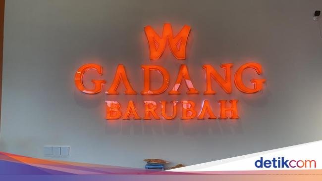 Lamak Bano! Tunjang Hot Plate dan Rendang di Resto Padang Deddy Corbuzier