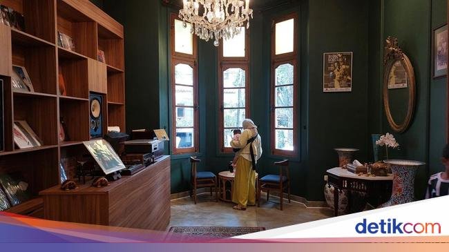 Kopina Kura, Tempat Ngopi Nuansa Vintage dan Klasik yang Unik di Bandung