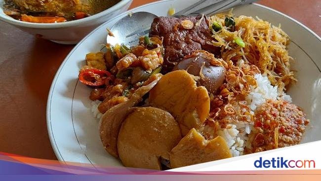 Sedep Bener! 5 Nasi Uduk Tertua dan Legendaris di Jabodetabek