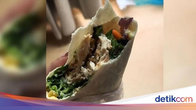 Ngeri! Beli Kebab Dapat Bonus Pisau Tajam di Dalam Isiannya