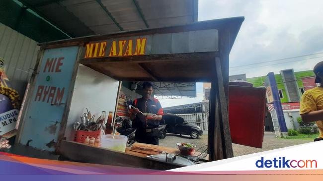 Arti Warna Gerobak Mi Ayam Biru, Coklat, dan Hijau