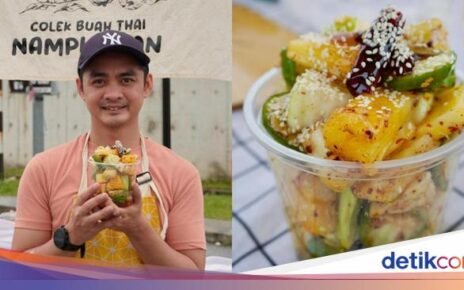 Laris Manis! Pria Ini Jual Rujak Thailand Sambil 'Live' TikTok