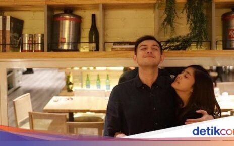 Romantis! Ini Momen Rifky Balweel dan Biby Alraen saat Dinner