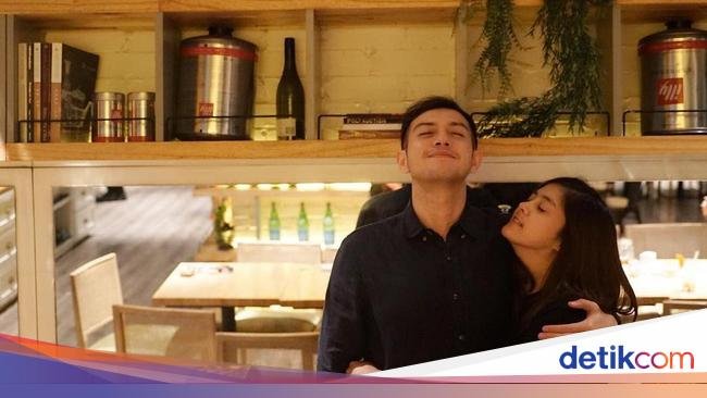 Romantis! Ini Momen Rifky Balweel dan Biby Alraen saat Dinner