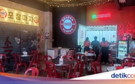 Seru! Nongkrong di 4 Warung Tenda yang Punya Menu Korea Populer