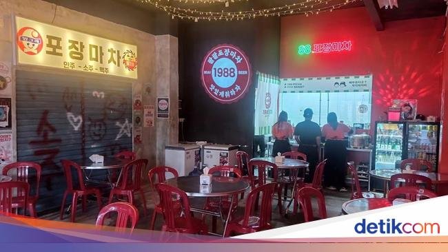 Seru! Nongkrong di 4 Warung Tenda yang Punya Menu Korea Populer