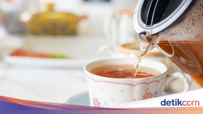 Pagi Hari Lebih Baik Minum Teh atau Jus? Ini Manfaat dan Efek Sampingnya