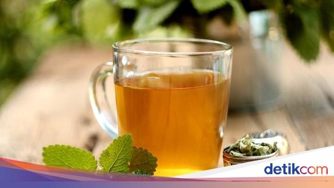 Pagi Hari Lebih Baik Minum Teh atau Jus? Ini Manfaat dan Efek Sampingnya