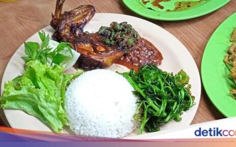 10 Tempat Makan Terkenal Enak di Bandung, Ada Warung Nasi-Seafood