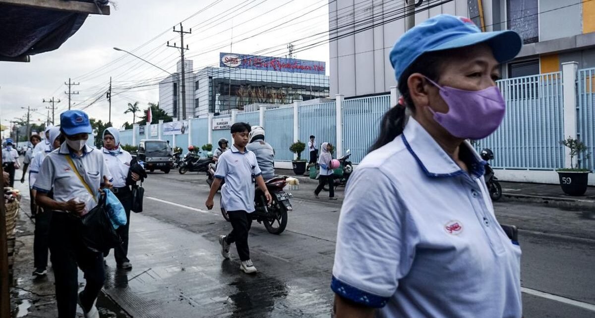 Marak PHK Massal, Wamenaker Sebut Masih Banyak Lapangan Kerja