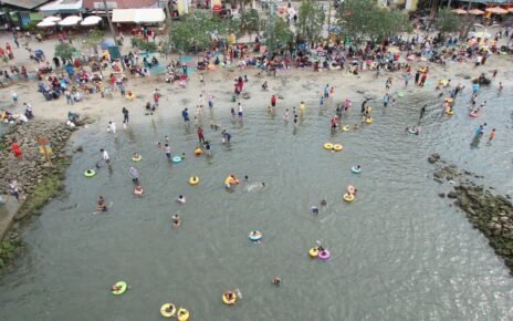 Pengelola Buka Suara soal Viral Sampah di Pantai Ancol