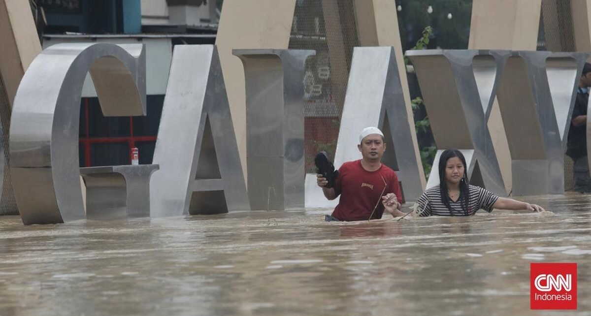 Sejumlah Perjalanan TransJakarta Terganggu Akibat Banjir di Bekasi