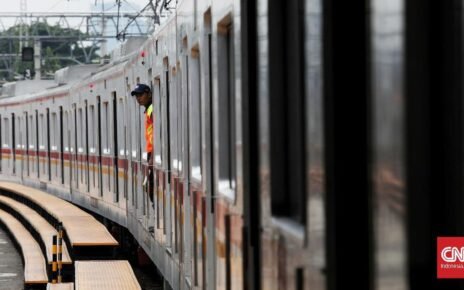 Listrik di Stasiun Bekasi Padam Imbas Banjir